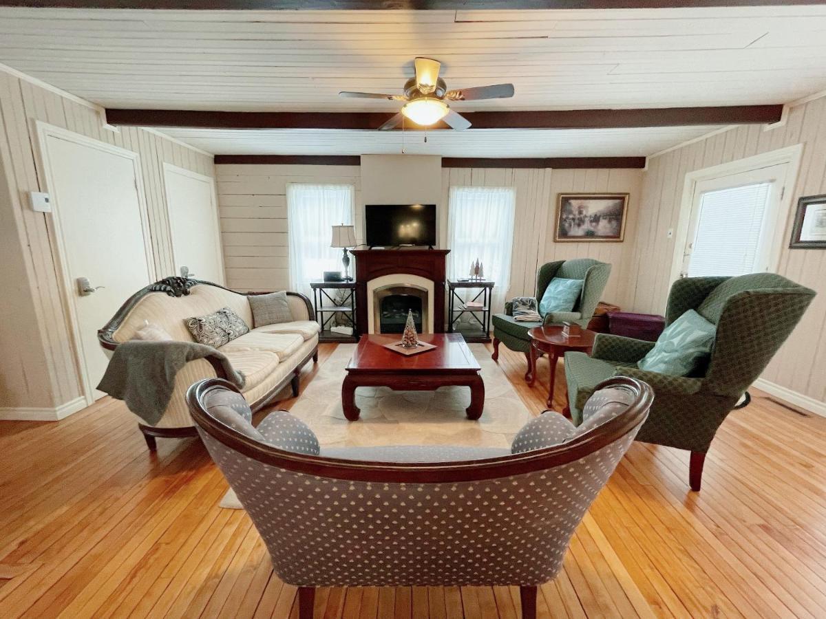 Вилла Chalet Centenaire Mauricie Saint Roch de Mekinac Экстерьер фото